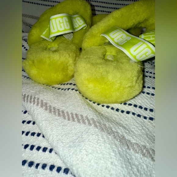 UGG Sheepskin Yeah Slide Slippers neon Green 1115752K Size 4 women’s 6 New gift - Picture 7 of 10